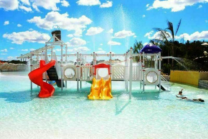 Lacqua Di Roma Com Piscina De Ondas Junior Daire Caldas Novas Dış mekan fotoğraf